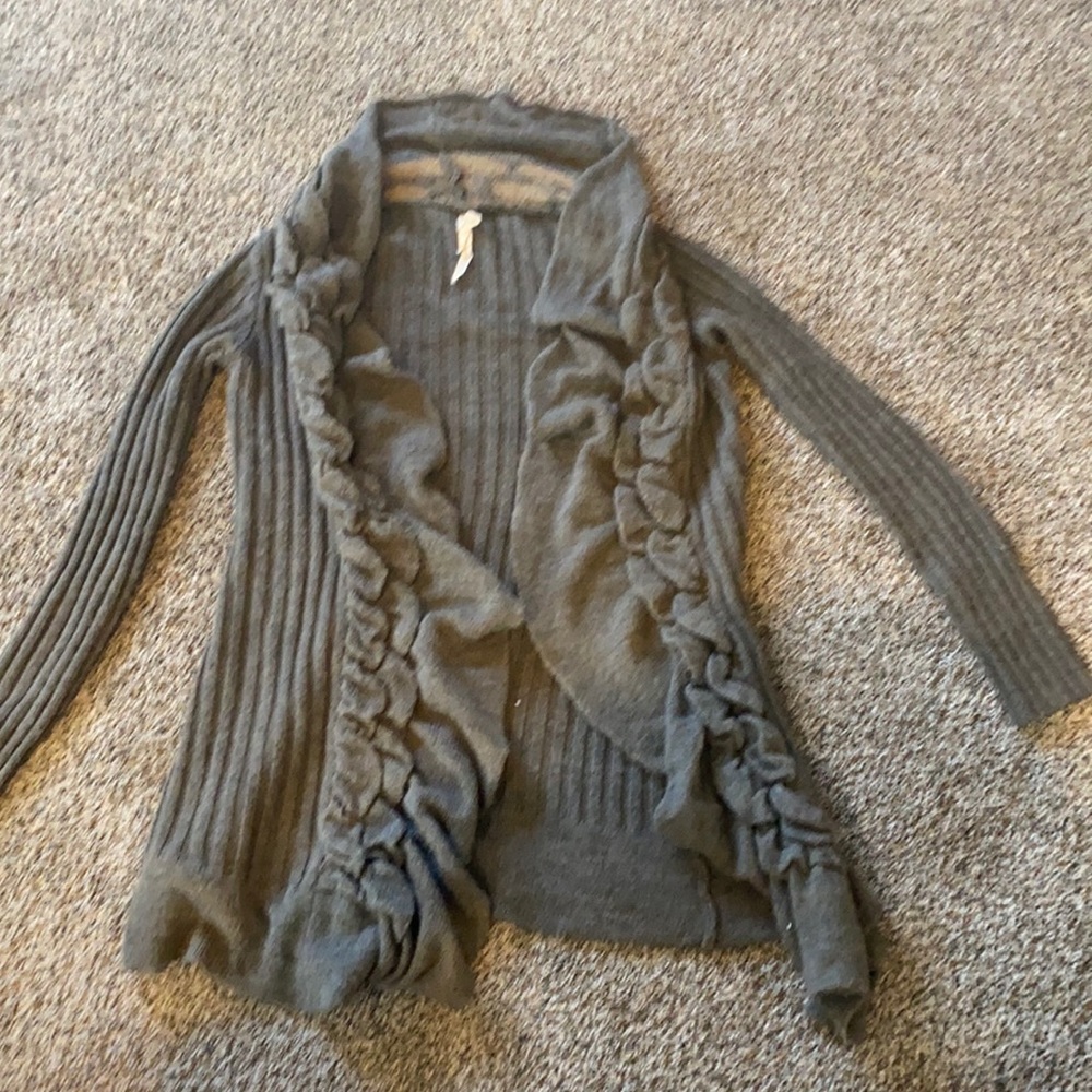 Cute but is older-two little holes on collar but not very noticeable